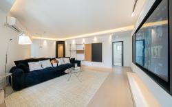 CityHome-3BRs, 2Baths, High-end Design, Nanjing Rd