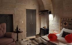 MMF CAVE HOUSE