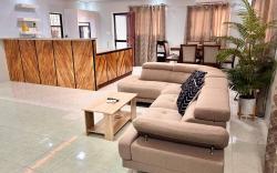 Cozy Manor | Hot & Cold Shower w/ Bathtub