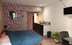 Comfortable 2-person studio