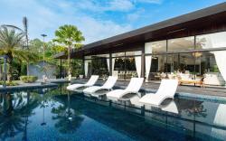 Huge Pool Villa with Private Lake 4BR 10 Persons
