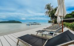 Oceanview Stay | Gym, Pool & Walk to Beach C198