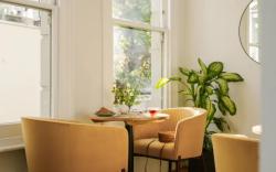 Kensington Gardens Hotel, Sonder