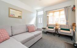 Central 2 BR Cosy House