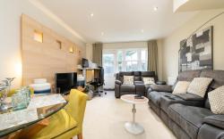 Leamington 4BR/4BA Executive