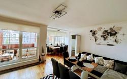 Light & Wood Design - 89 m2 Apartment in Prague