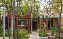 Rahees Bi Roambay - Backpacker Hostel