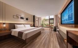 Home Inn Plus Jinan Daming Lake