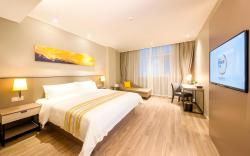 Home Inn Plus Wuhan Xiaopinmao Xudong Metro Station