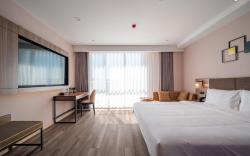 Home Inn Plus Fushan High Speed Rail Station Wangyirong Dajie