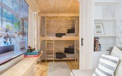 Cozy & Peaceful: Disney+Netflix 65” TV Fast WiFi