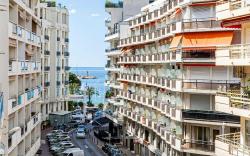 Harmonie with private terrace - near Croisette