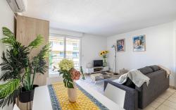 Bright One bedroom Apt with Parking and Terrace