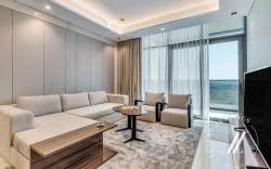 Bright and Airy 2BDR Apartment with Stunning Views