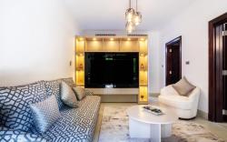 Modern 1BDR with Balcony in the Heart of Downtown
