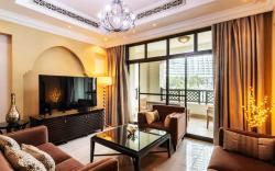 Cozy 2BDR Residence in Dubai's Souk Al Bahar