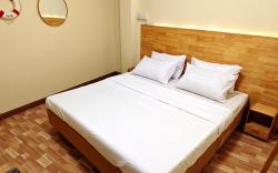 latitude 13 Room & breakfast