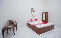 Super OYO 759 Hotel Dewi Sri