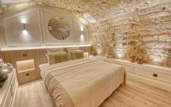 Central historic loft by architect, near Louvre 