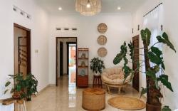 Spacious 6 Bedroom House Near Keraton Kamudi Jogja