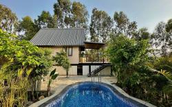 Lakefront Loft with Private Pool by Tranquil Stays