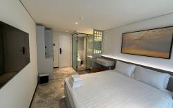 Rix Hotel District 1, Double Room with Balcony 4_1