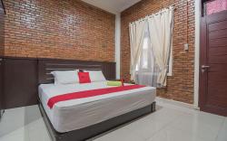 RedDoorz Plus near Cambridge City Square 2 Medan