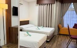 Yuhum B&B Triple Deluxe Room + FREE Breakfast