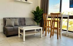 Modern studio Apt near downtown Amm endless views