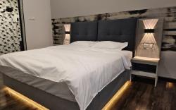 Private Premium King Bedroom in Bakri Homestay 