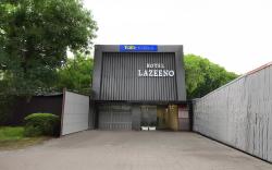 FabHotel Lazeeno