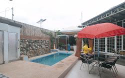 RedDoorz Premium @ Casa LenidaRose