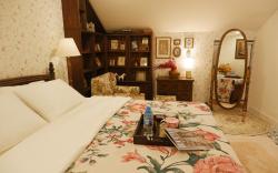 The Rustic Home - Room 2