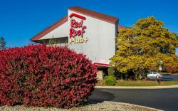 Red Roof PLUS+ Chicago - Hoffman Estates