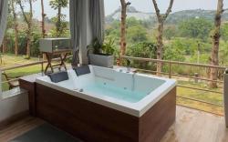Pride Rock | Mountain view Jacuzzi Villa BLR