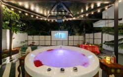 Moonlight 1BHK Bangalore Jacuzzi Retreat