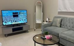 Beautiful 2 Bedroom Apartment and Bathroom