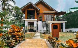 Modern Tropical Villa w/ pool near Tagaytay
