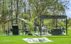 Stylish, Scenic Rural Retreat, foothills of Mt Mee