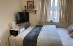 Top Room for FamilyCouple & Solo with Free Parking