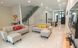 (8person+2)Gated and guarded double story house