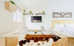 Studio Room2 in Caline VIP Mews