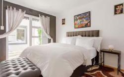 Black&white by Caline VIP Mews