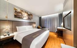 Home Inn Plus Shaoxing Luxun's Hometown Jinghu Fenglin Road Metro Station