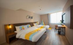 Home Inn Plus Xishuangbanna Peacock Lake Flower Garden