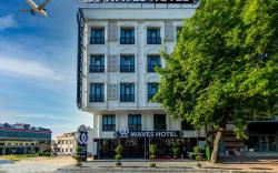 Airport Waves Hotel