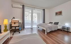 Metropolitan Cozy w AC on Bacsó Street by NW