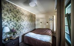 Sparkling Boathouse Room 3 by NW