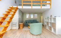 H10 Downtown Studio w AC by NW