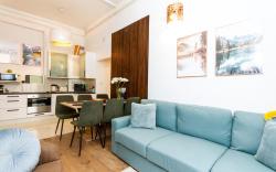 Opera Central Suite 3BR w AC & SAUNA by NW